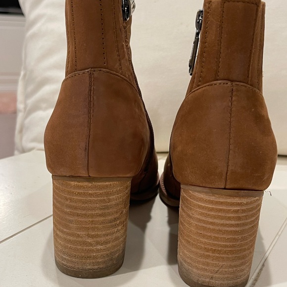 Blondo Women’s Waterproof Ankle Boot - Picture 7 of 15